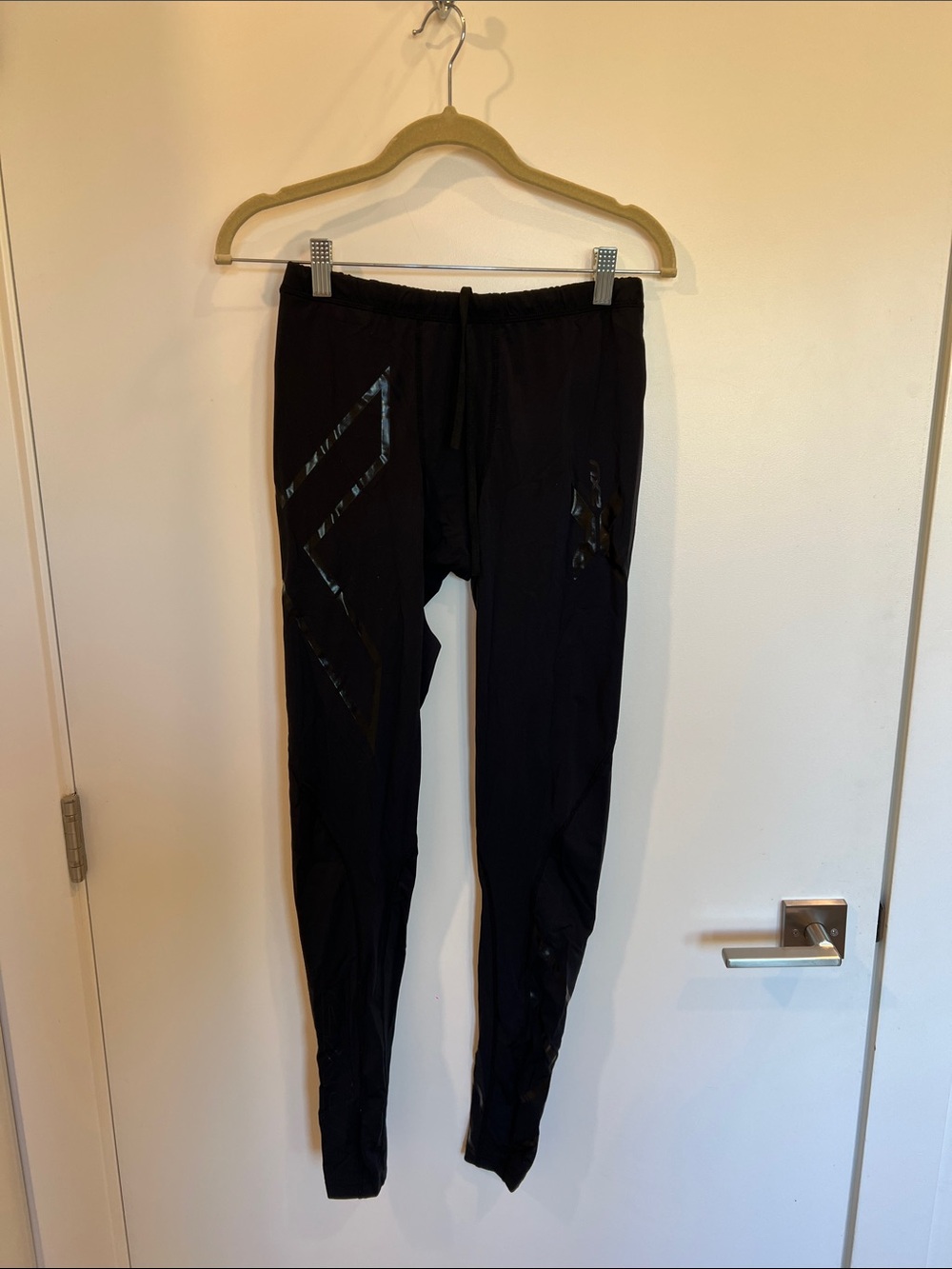2XU Black Men's Joggers with Gloss Accent Panels